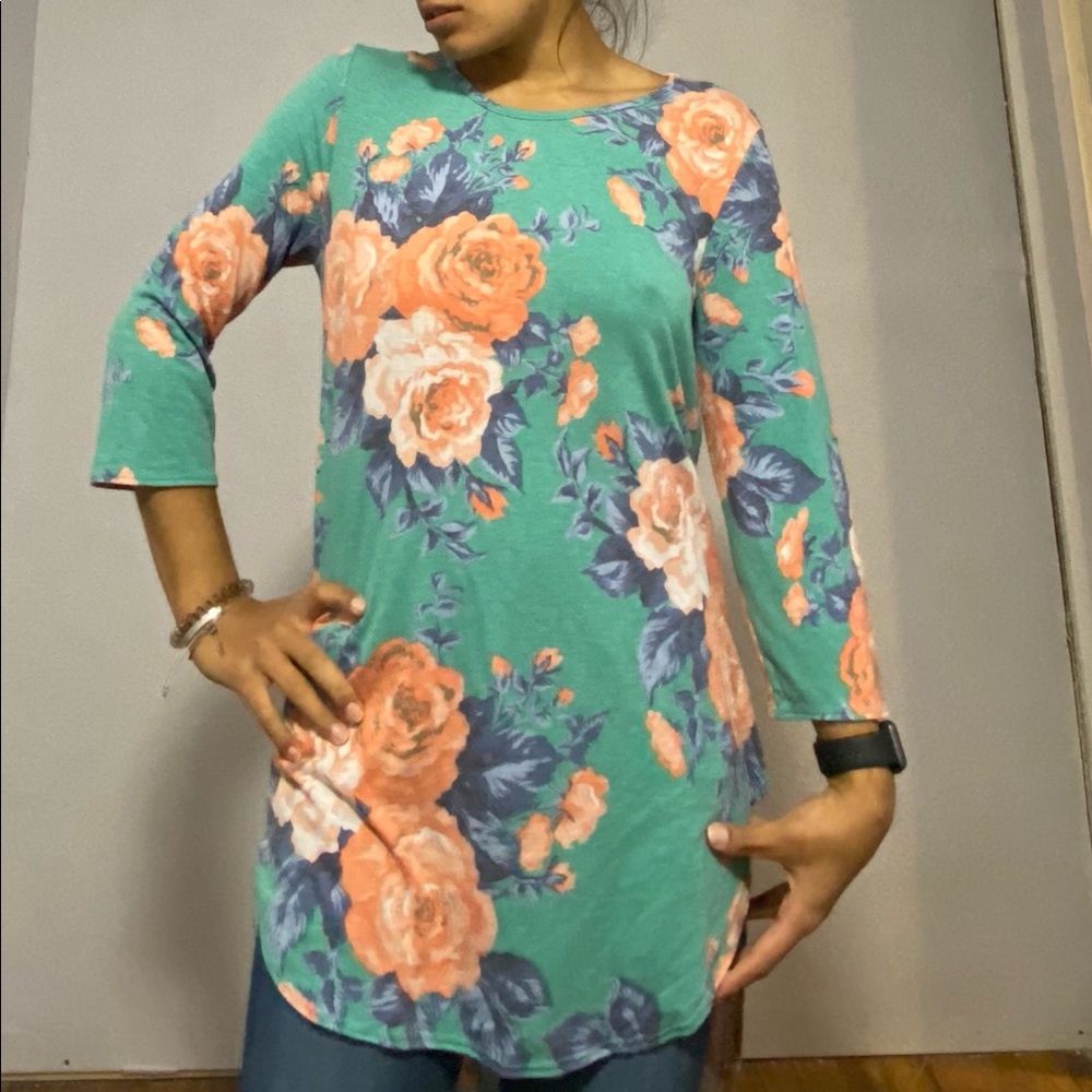 Top - Picture 2 of 2